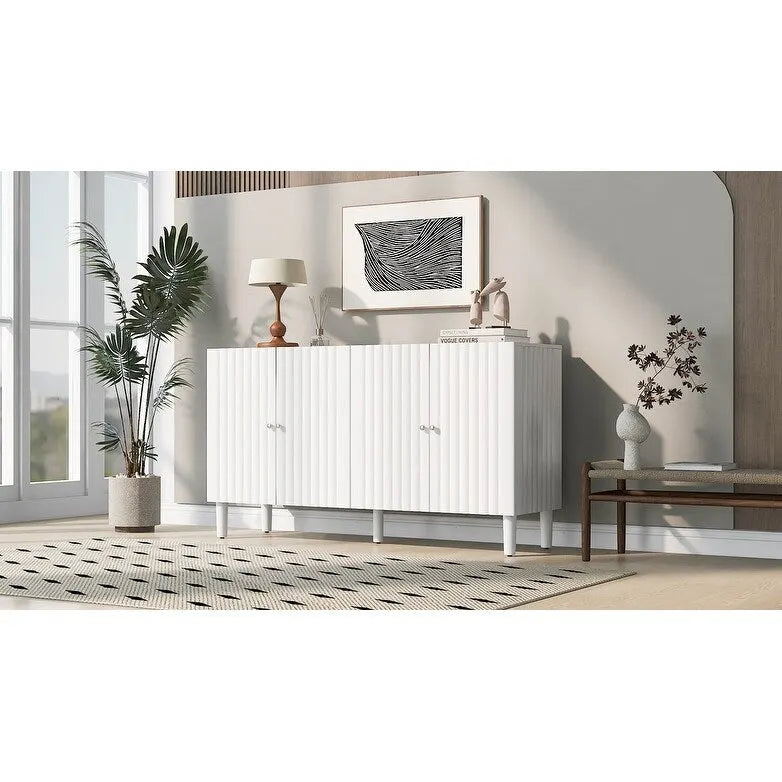 Sideboard mit vier Türen, Türen mit Wellenmuster und zylindrischen Beinen