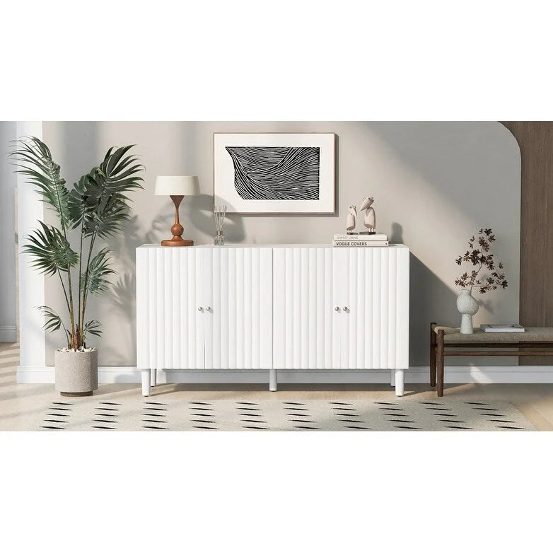 Sideboard mit vier Türen, Türen mit Wellenmuster und zylindrischen Beinen