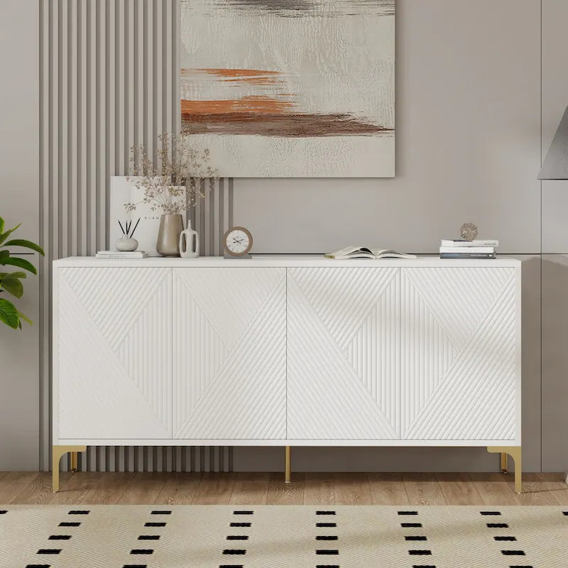 Credenza a 4 ante con pannelli delle ante intagliati e ripiani regolabili