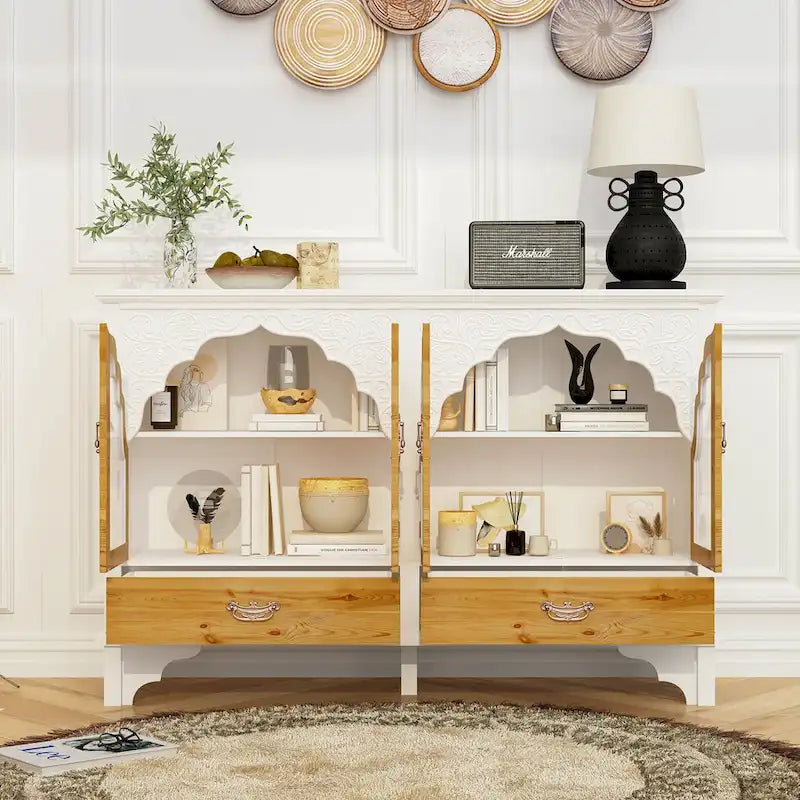 Europäischer Retro-Sideboard-Schrank mit geschnitztem Dekor und Acrylglastüren