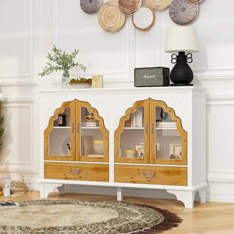 Europäischer Retro-Sideboard-Schrank mit geschnitztem Dekor und Acrylglastüren