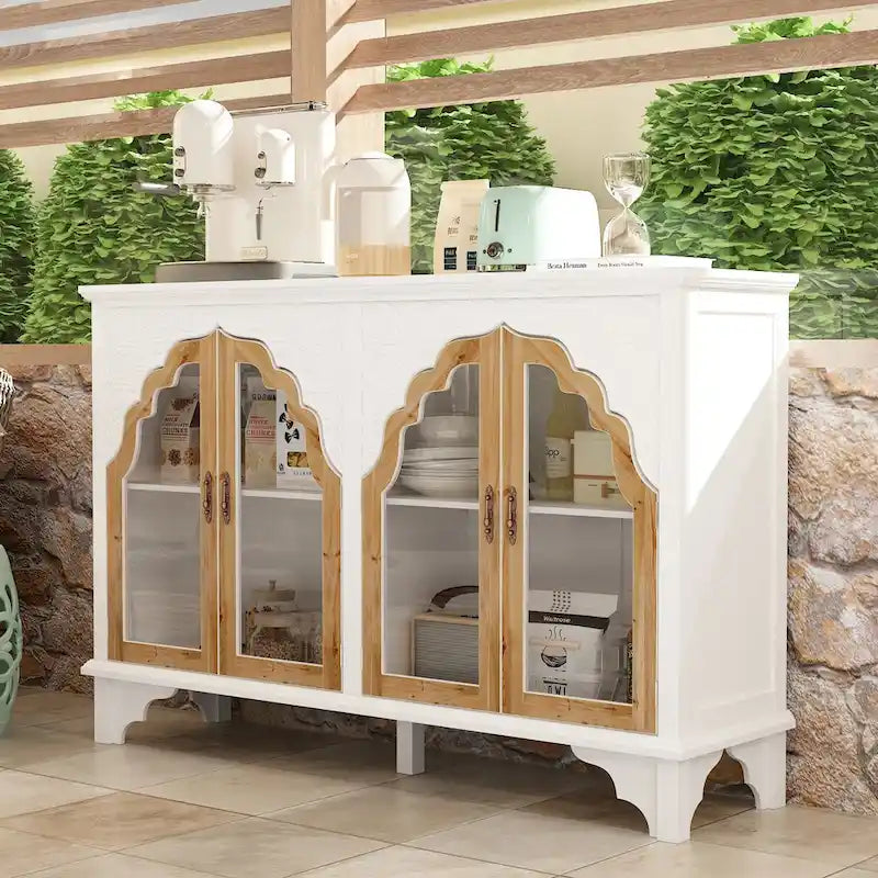 Europäischer Retro-Sideboard-Schrank mit geschnitztem Dekor und Acrylglastüren