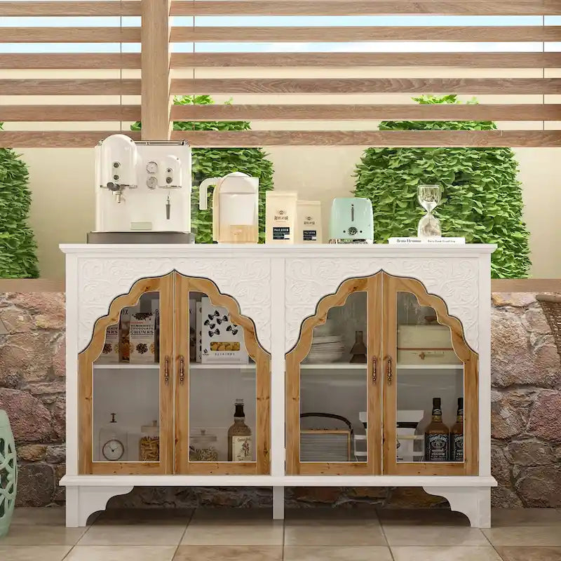 Europäischer Retro-Sideboard-Schrank mit geschnitztem Dekor und Acrylglastüren