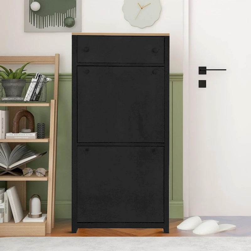 Minimalistischer Schuhschrank aus Holz mit Klappschubladen