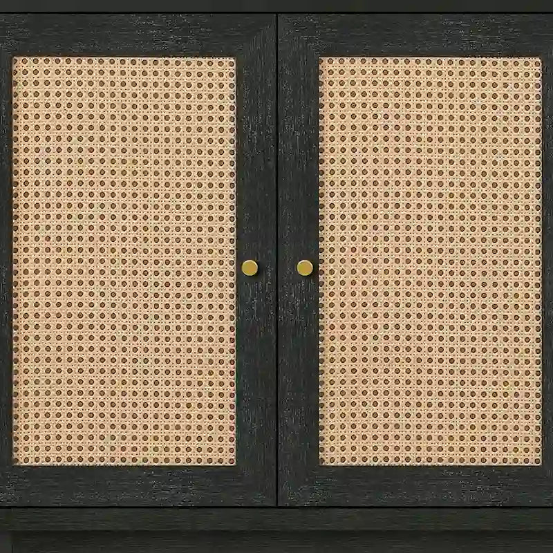 Modernes Sideboard im Landhausstil mit zwei Rattantürenschränken