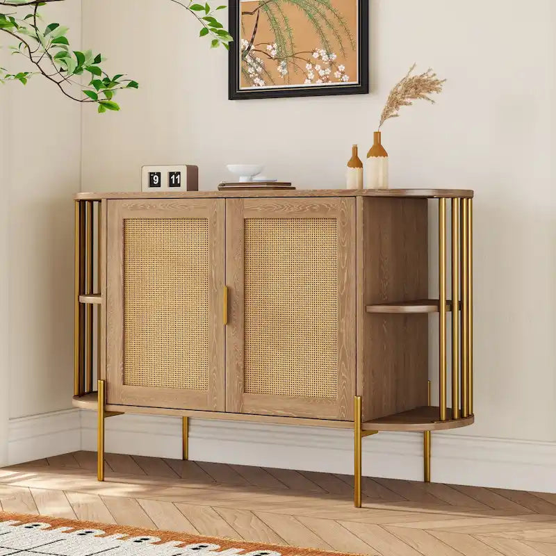 Elegante mobiletto da pranzo curvo a 2 ante con bordi dorati e ante in rattan intrecciato per sala da pranzo