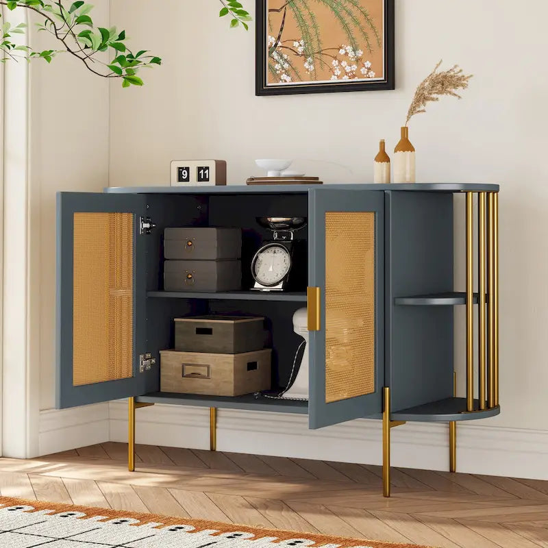 Elegante mobiletto da pranzo curvo a 2 ante con bordi dorati e ante in rattan intrecciato per sala da pranzo